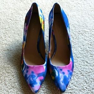 BCBG multi color shoe